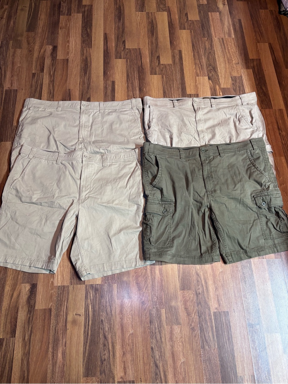 The foundry Shorts Men’s Size 50 Set Of 4 (3 khaki,1 Green)